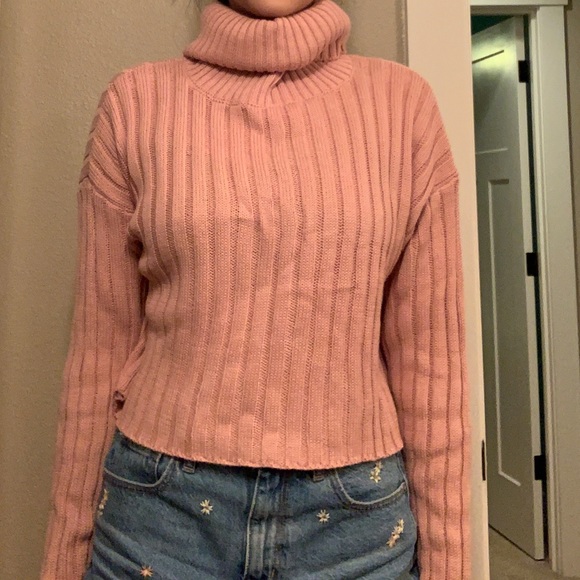 Forever 21 Pink cropped turtleneck sweater - Picture 3 of 4